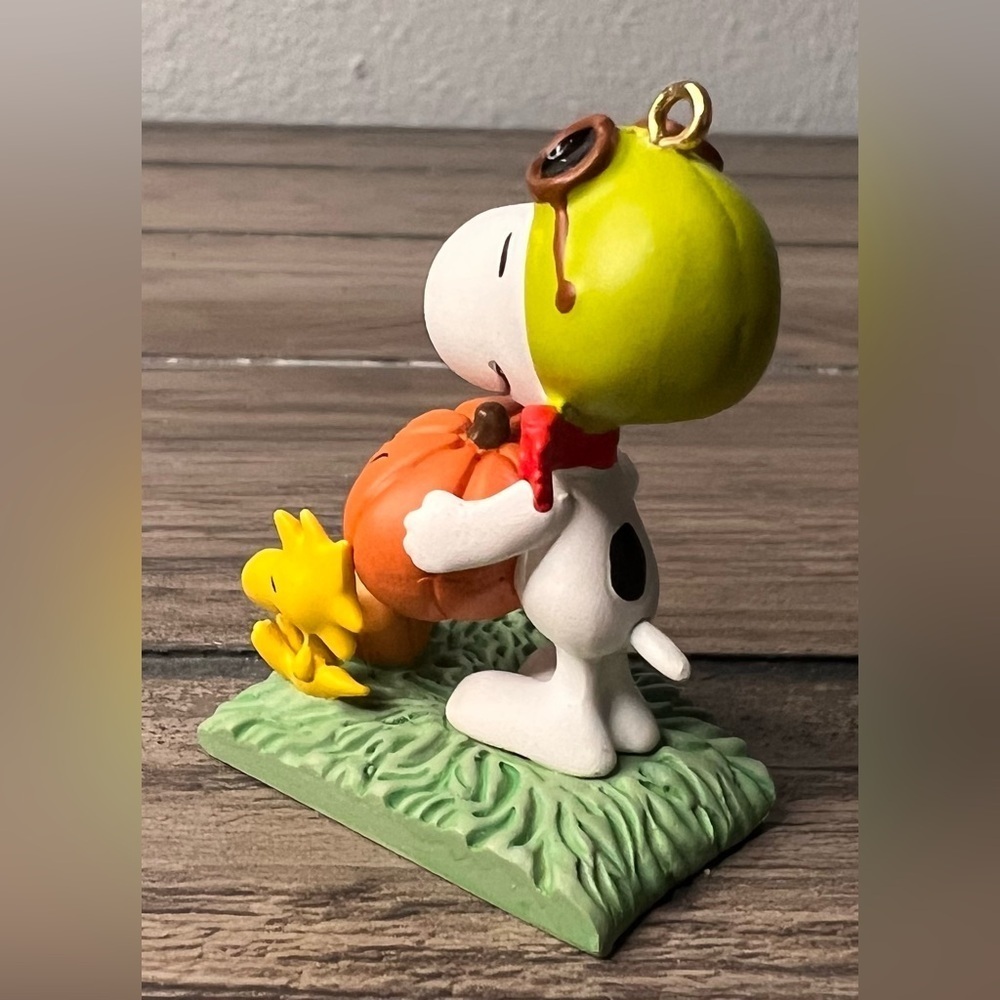 Hallmark NEW 2012 Snoopy & Woodstock 0 Lanterns Peanuts Gang Halloween Ornament - Picture 3 of 10